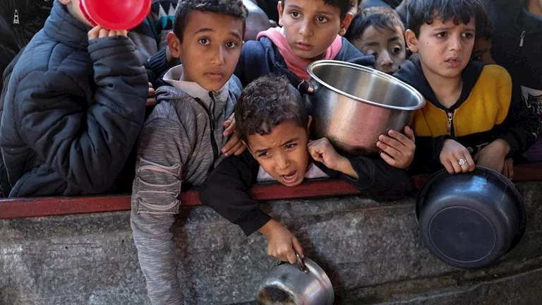 إعلام عبري: صورة الطفل الجائع في غزة دحضت الرواية الإسرائيلية أمام العالم إعلام عبري: صورة الطفل الجائع في غزة دحضت الرواية الإسرائيلية أمام العالم