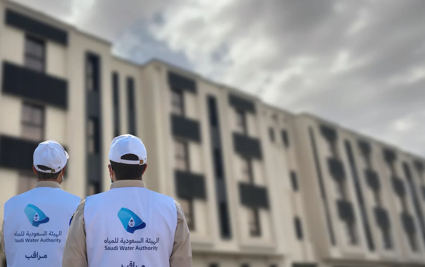 إغلاق محطات تعبئة مياه غير قانونية في الرياض إغلاق محطات تعبئة مياه غير قانونية في الرياض