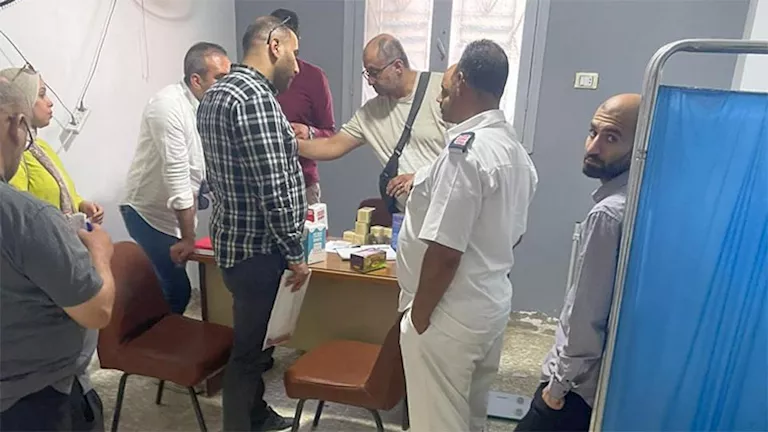 إغلاق مراكز صحية غير مصرح بها وانتحال هوية مهنية في الفيوم (صور)