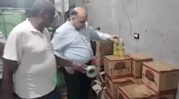 إغلاق مصنع غير قانوني لإعادة تعبئة زيوت الطعام المستعملة في بني سويف (صور)