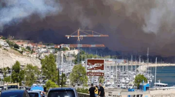 إغلاق مطار مرسيليا في فرنسا بسبب حريق في الغابات