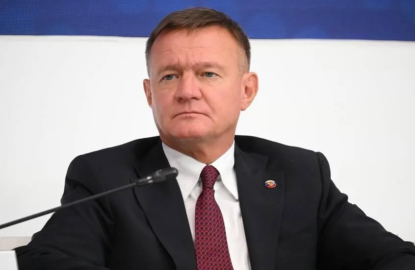 إقدام وزير النقل الروسي على الانتحار بعد ساعات من عزله إقدام وزير النقل الروسي على الانتحار بعد ساعات من عزله