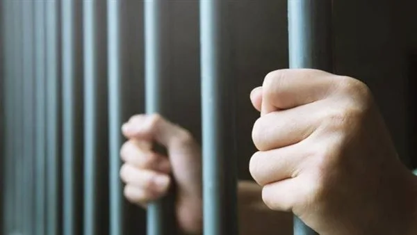 إلقاء القبض على 3 متهمين بتوزيع “الاستروكس” بالأسلحة في منطقة السلام.