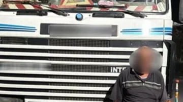 إلقاء القبض على سائق شاحنة ثقيلة بتهم القيادة المتهورة على طريق الإسماعيلية بورسعيد.