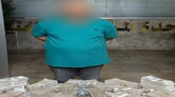 إلقاء القبض على سائق “نقل ذكي” بتهمة سرقة موظفين من شركة صرافة في التجمع