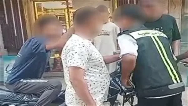 إلقاء القبض على طالب يتجه عكس السير في القليوبية إلقاء القبض على طالب يتجه عكس السير في القليوبية