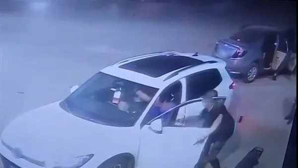 إلقاء القبض على مرتكبي حادث اعتداء مجموعة على شخص باستخدام سلاح أبيض في الجيزة إلقاء القبض على مرتكبي حادث اعتداء مجموعة على شخص باستخدام سلاح أبيض في الجيزة