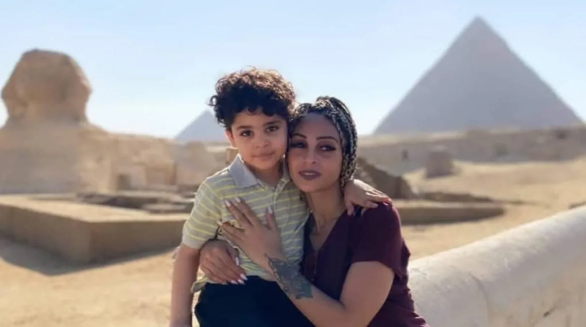 إلقاء القبض على والدة “سفاح التجمع” في قضية رعاية الطفل زين إلقاء القبض على والدة “سفاح التجمع” في قضية رعاية الطفل زين