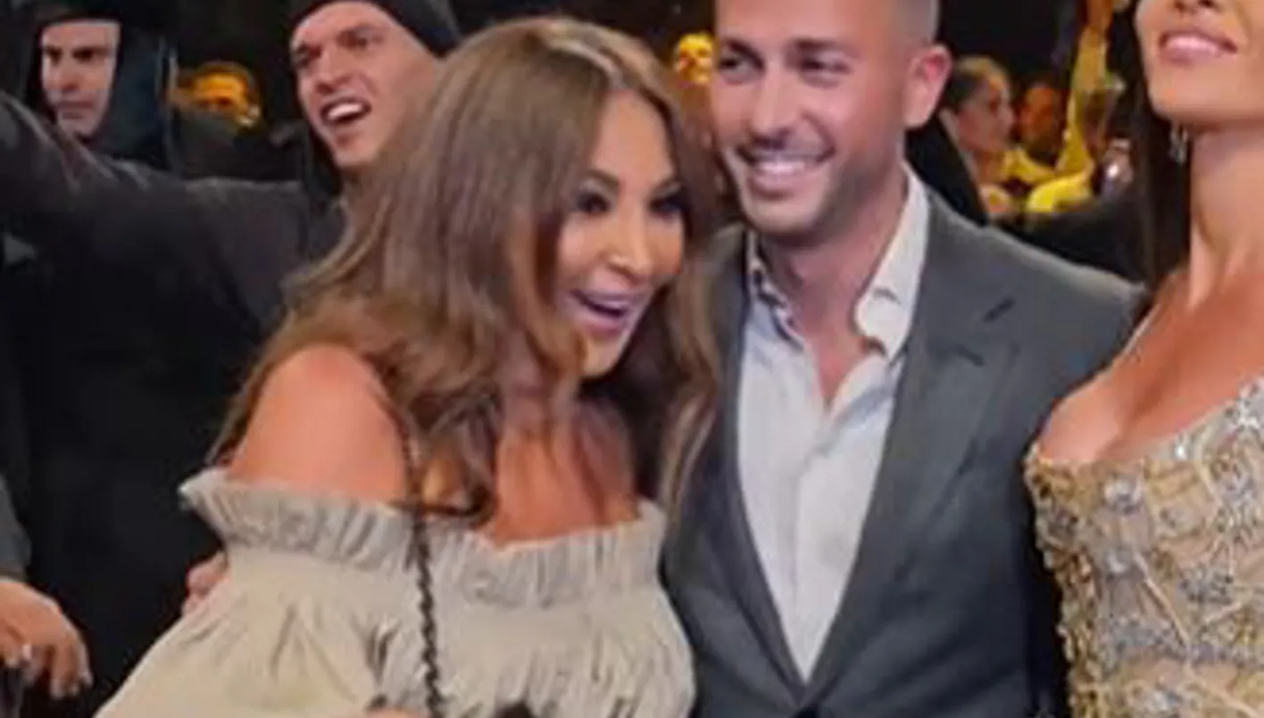 إليسا تؤدي دبكة لبنانية في حفلة ما قبل زفاف سيليو صعب وزين قطامي