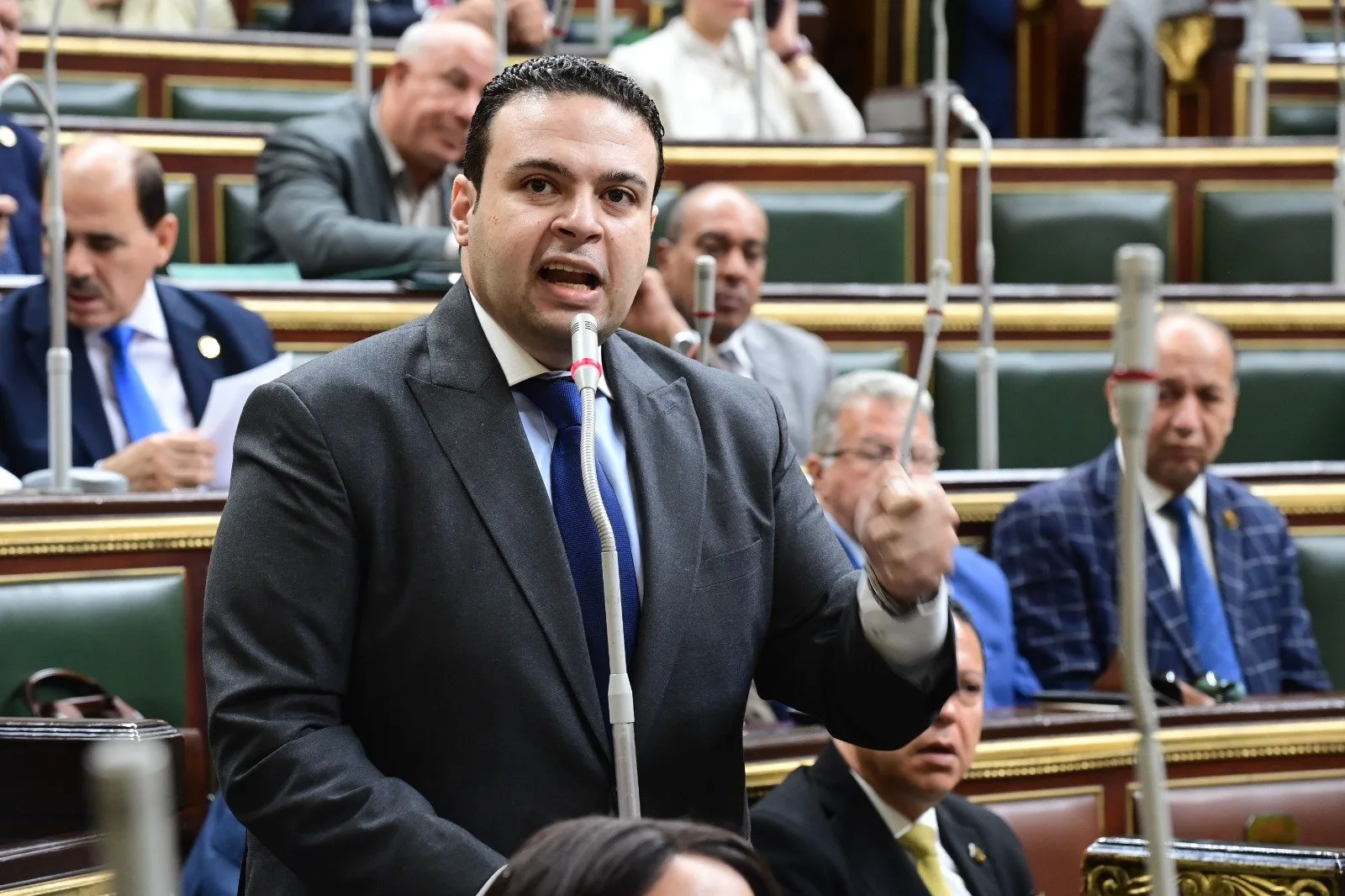 إمام: التحدي الرئيسي في التعليم هو تحويله من حق دستوري إلى منتج تجاري. إمام: التحدي الرئيسي في التعليم هو تحويله من حق دستوري إلى منتج تجاري.
