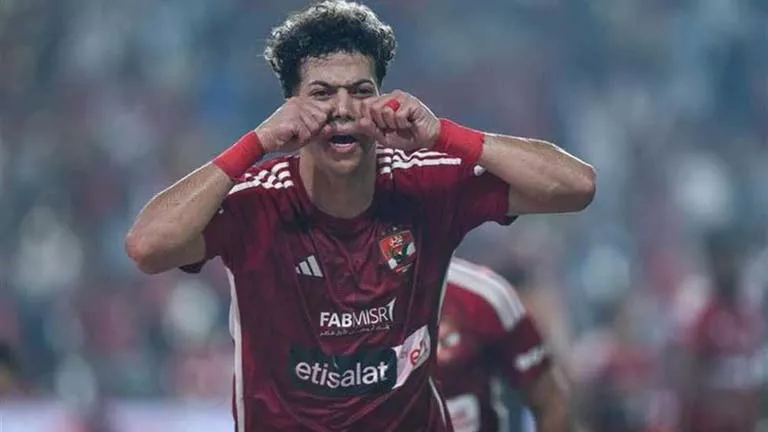 إمام عاشور يشارك صوراً له أثناء استمتاعه بالسباحة في الساحل إمام عاشور يشارك صوراً له أثناء استمتاعه بالسباحة في الساحل