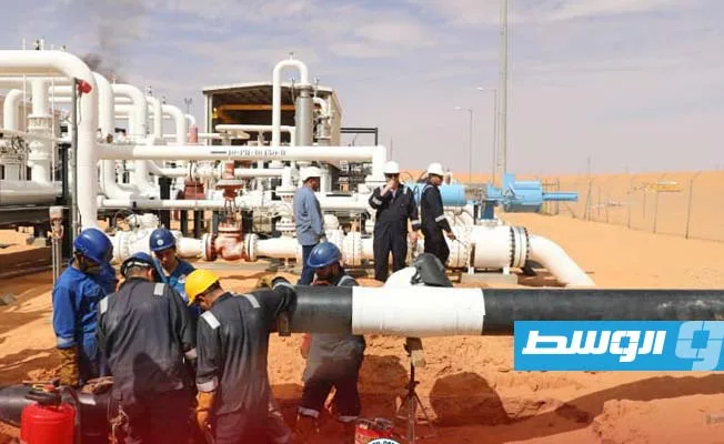 إنتاج 1450 برميل يومياً: حفر بئر جديدة في حقل الشرارة إنتاج 1450 برميل يومياً: حفر بئر جديدة في حقل الشرارة