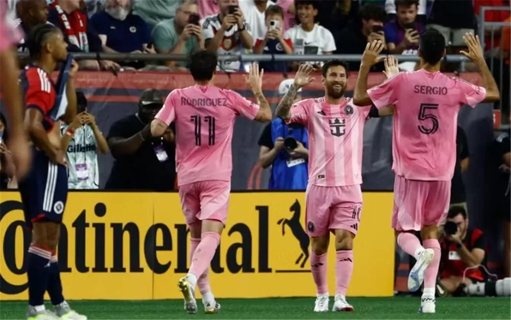 إنتر ميامي يحقق الفوز على نيو إنجلاند في الدوري الأمريكي لكرة القدم. إنتر ميامي يحقق الفوز على نيو إنجلاند في الدوري الأمريكي لكرة القدم.