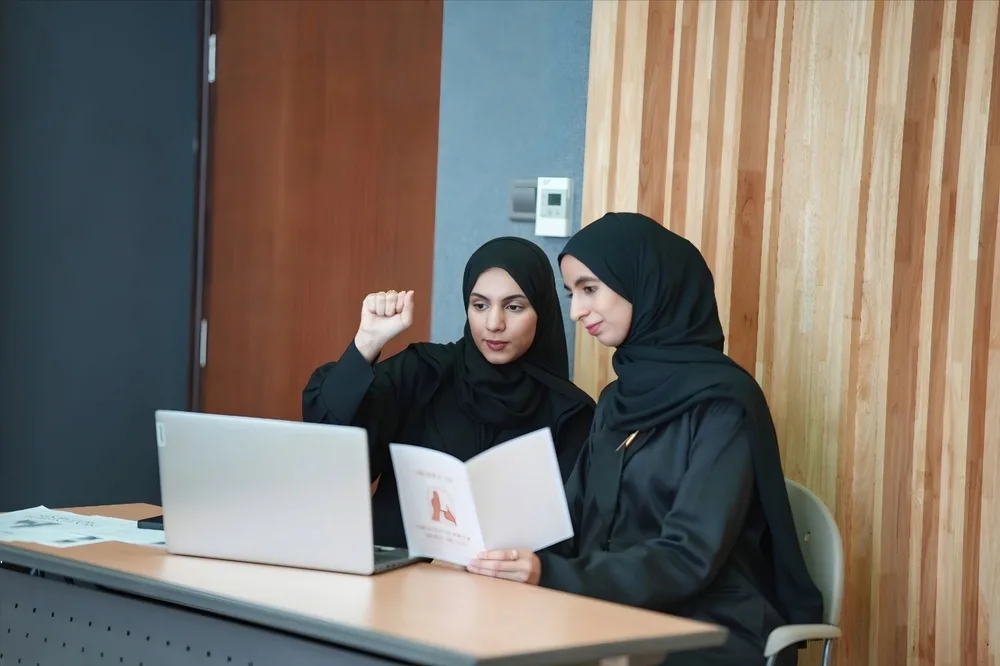 إنشاء منصة إلكترونية تعتمد على الذكاء الاصطناعي لترجمة لغة الإشارة