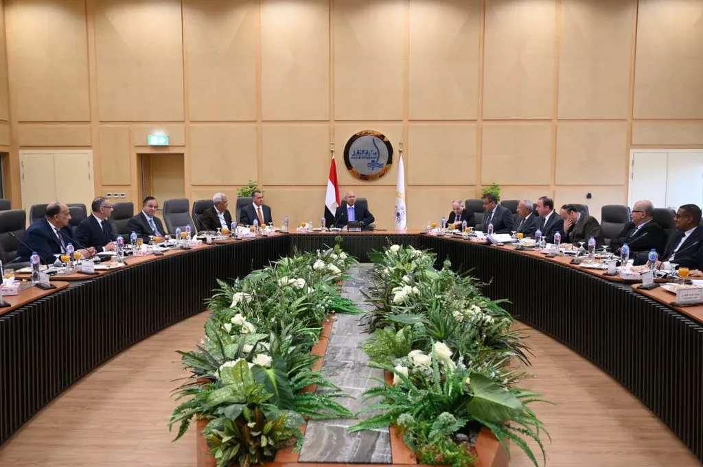 إيرادات الشركة القابضة للنقل البحري والبري تصل إلى 24.5 مليار جنيه في العام المالي 2025 إيرادات الشركة القابضة للنقل البحري والبري تصل إلى 24.5 مليار جنيه في العام المالي 2025