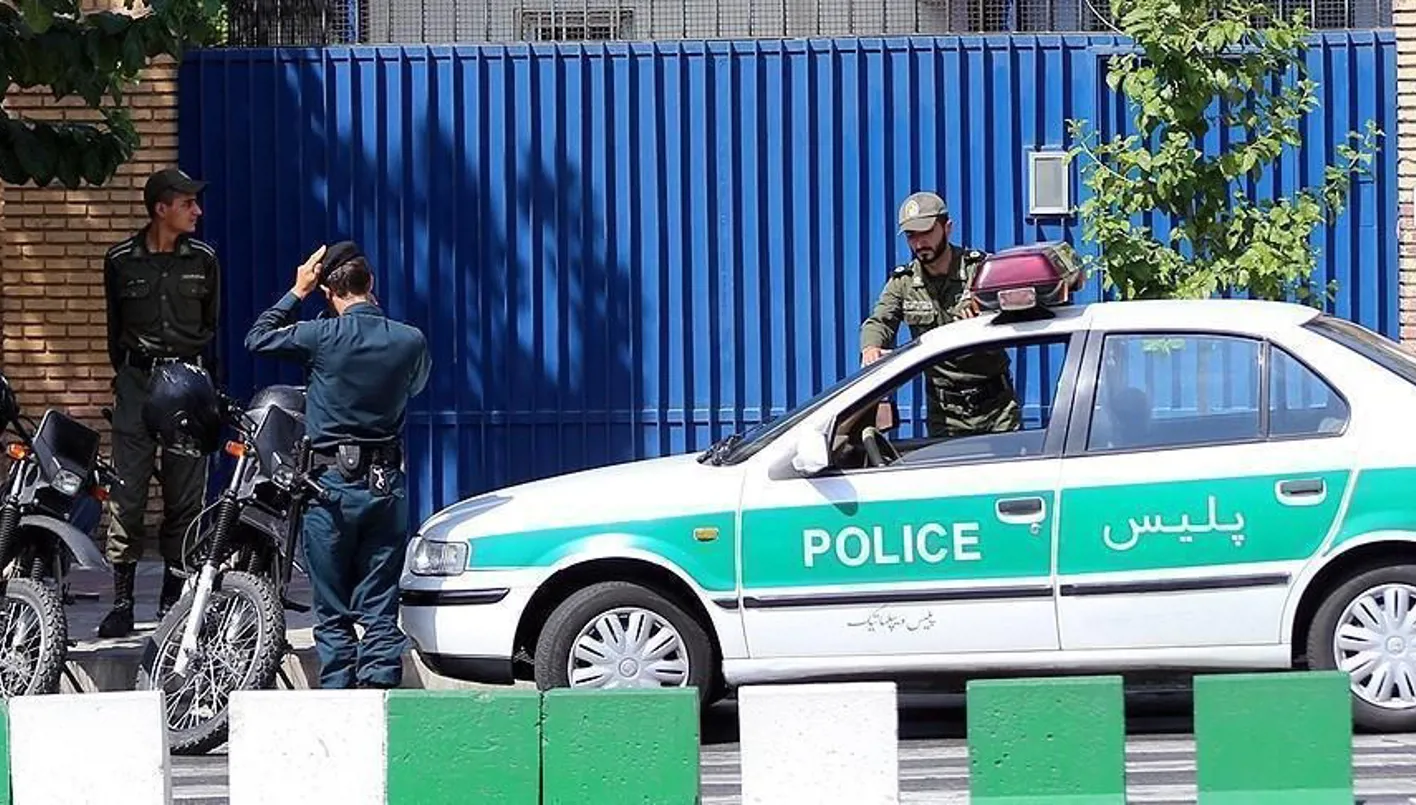 إيران… استشهاد عنصرين من الشرطة في هجوم مسلح