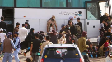 إيران تستغل تورط اللاجئين الأفغان مع الموساد لتعزيز حملات الترحيل رغم الاعتراضات.