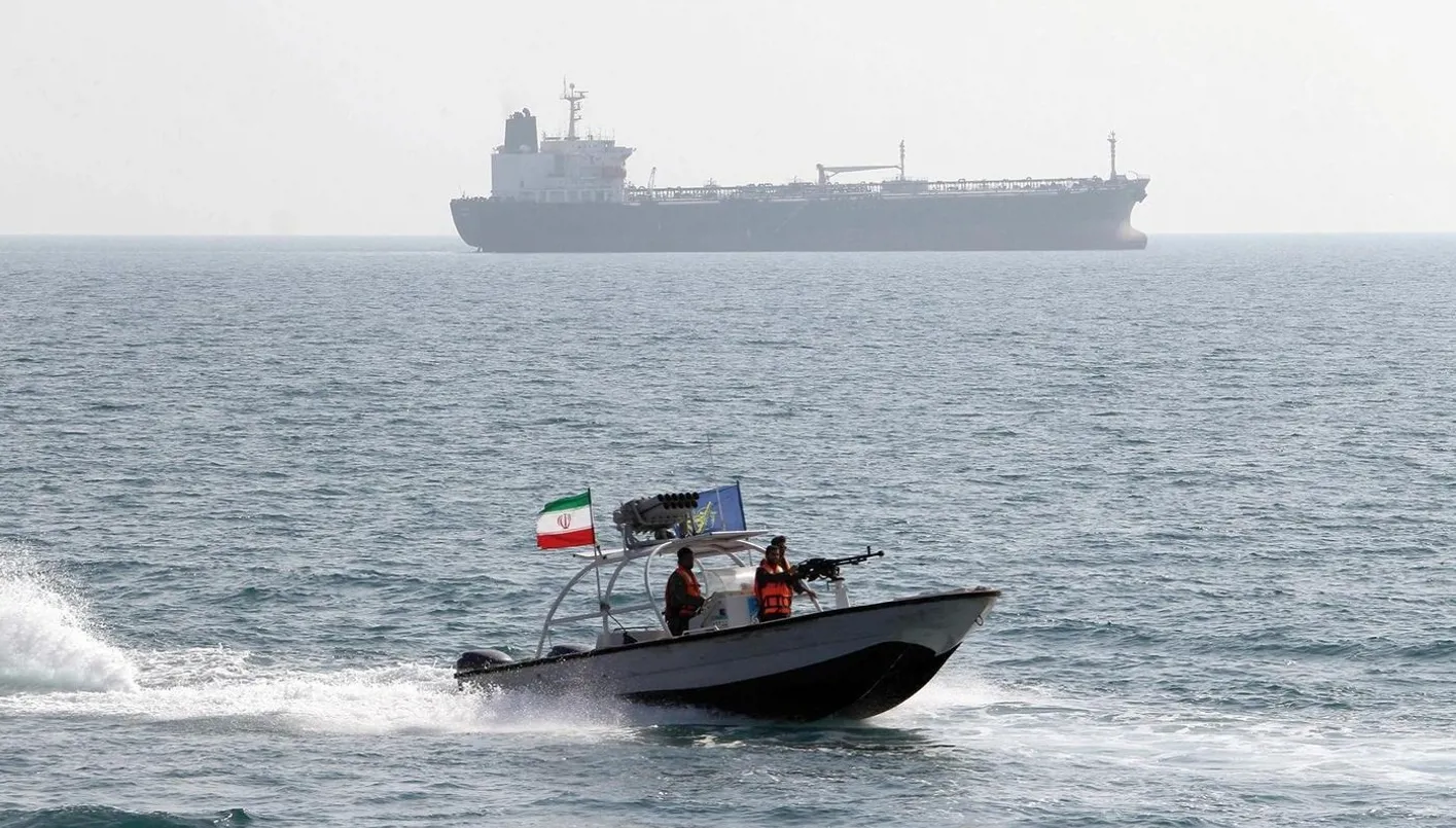 إيران تعتقل سفينة نفط أجنبية بسبب تهريب الوقود إيران تعتقل سفينة نفط أجنبية بسبب تهريب الوقود