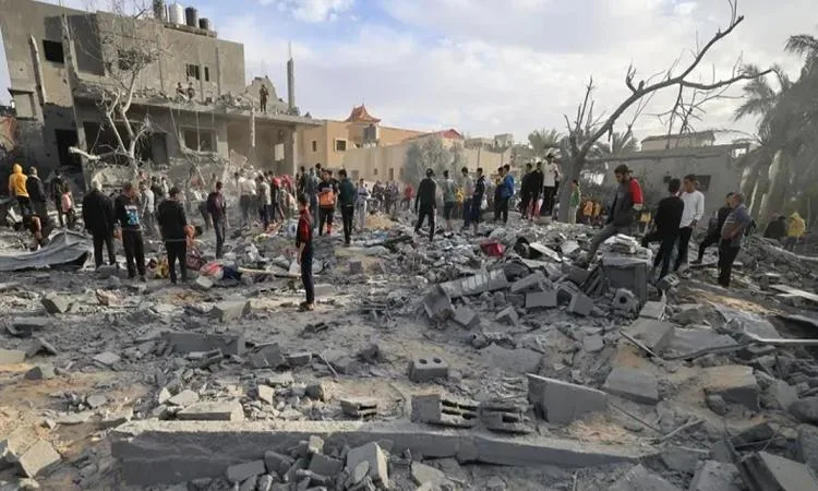 إيطاليا تعبر عن استيائها من الاعتداء الإسرائيلي على كنيسة العائلة المقدسة في غزة إيطاليا تعبر عن استيائها من الاعتداء الإسرائيلي على كنيسة العائلة المقدسة في غزة