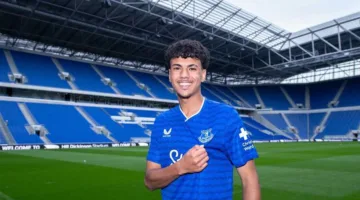 إيفرتون يعلن توقيع عقد مع اللاعب المغربي أدم أزنو