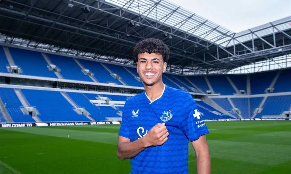 إيفرتون يعلن توقيع عقد مع اللاعب المغربي أدم أزنو إيفرتون يعلن توقيع عقد مع اللاعب المغربي أدم أزنو