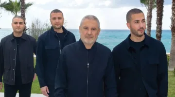 إيلي صعب يتحدى التقاليد في احتفالية ما قبل زفاف ابنه سيليو… إطلالة فريدة بعيدًا عن اللون الأسود.