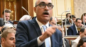 إيهاب منصور يعارض تغييرات قانون التعليم: غياب رؤية واضحة وافتقار لاحترام المعلم