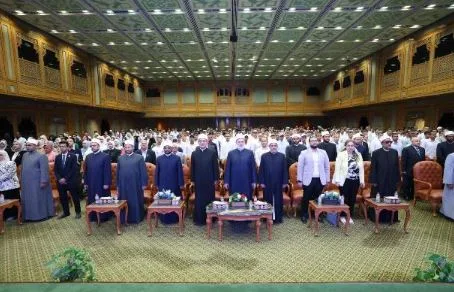 بدء فعاليات ملتقى الشباب لمواجهة تحديات العصر في الأزهر لتعزيز الوعي ومكافحة التطرف الفكري. بدء فعاليات ملتقى الشباب لمواجهة تحديات العصر في الأزهر لتعزيز الوعي ومكافحة التطرف الفكري.