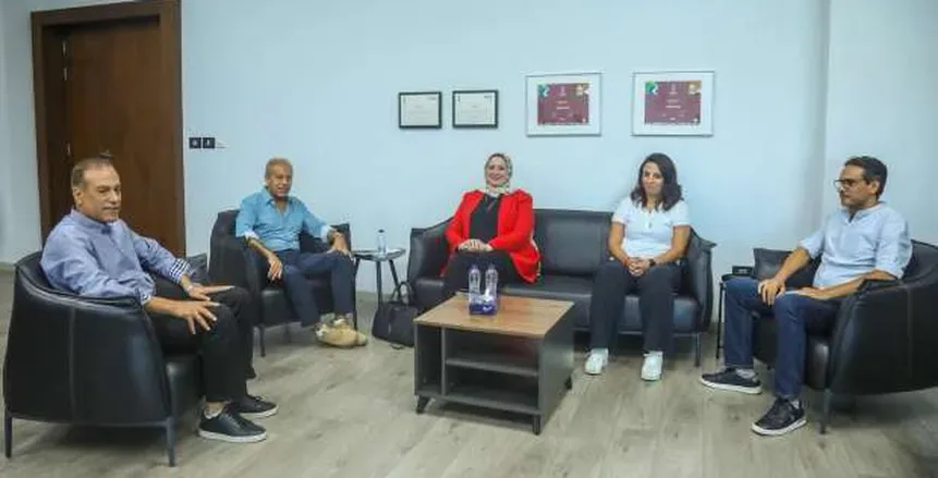 اتحاد الكرة يناقش مع وزارة التعليم التعاون في بطولة المدارس الخاصة بـ«كاف» اتحاد الكرة يناقش مع وزارة التعليم التعاون في بطولة المدارس الخاصة بـ«كاف»