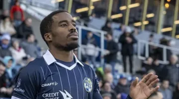 اتفاق على أسلوب بوبيندزا وتبادل الاتهامات: جدول زمني لأزمة انتقال تيدي أوكو إلى الزمالك