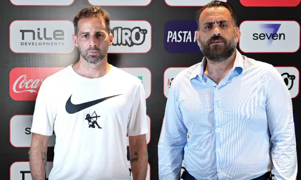 اجتماع بين إدارة الزمالك واللاعبين خلال أول تدريب ليانيك فيريرا اجتماع بين إدارة الزمالك واللاعبين خلال أول تدريب ليانيك فيريرا