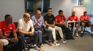 اجتماع عزام ونبيل والحضري مع لاعبي المنتخب الوطني للشباب تحت 17 عاماً