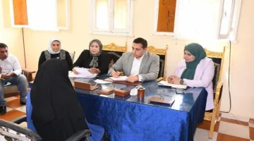 اجتماع لتلبية احتياجات المواطنين في مقر الوحدة المحلية بقرية أبوكساه في الفيوم