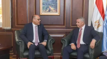 اجتماع وزير العمل بمحافظ الإسكندرية لمناقشة قضايا التدريب والتوظيف – صور