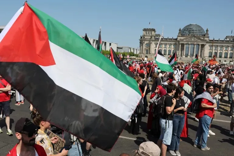 احتجاجات في مدن وعواصم أوروبية اعتراضًا على حرب غزة احتجاجات في مدن وعواصم أوروبية اعتراضًا على حرب غزة
