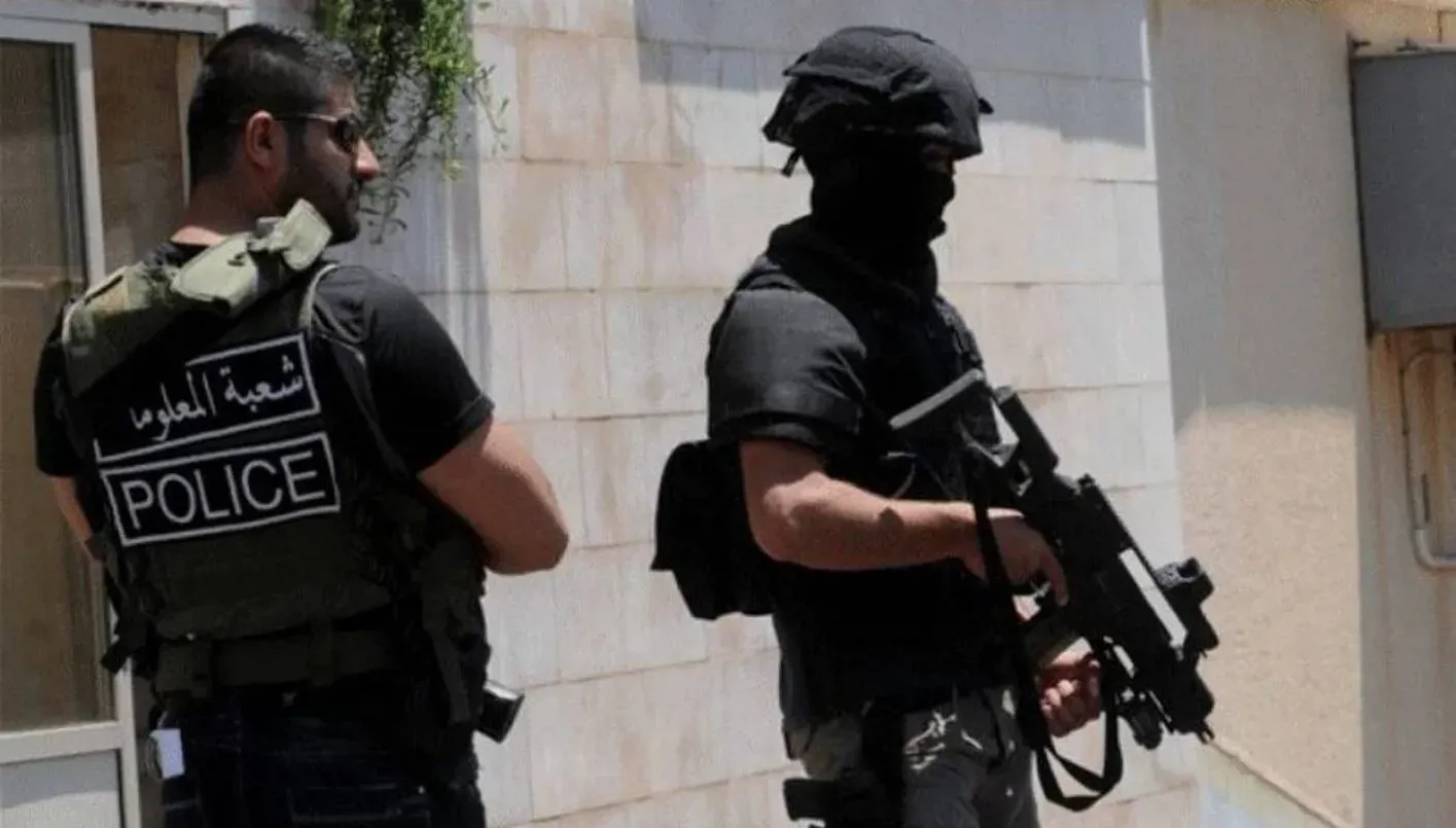 احتجاز فتاة بعد خداعها بصفة أمنية مزيفة… و’المعلومات’ تلقي القبض عليه في الشمال (صورة) احتجاز فتاة بعد خداعها بصفة أمنية مزيفة… و’المعلومات’ تلقي القبض عليه في الشمال (صورة)
