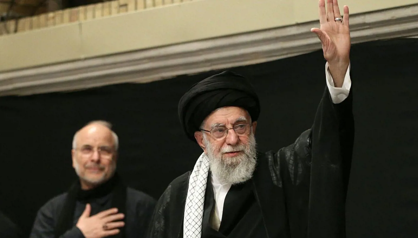 احتفال النظام الإيراني بنجاة خامنئي عقب ‘تجاهله’ لاغتيال نصرالله والسنوار! احتفال النظام الإيراني بنجاة خامنئي عقب ‘تجاهله’ لاغتيال نصرالله والسنوار!