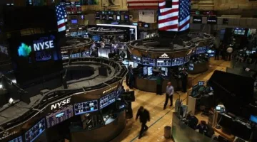 اختلاف أداء الأسهم الأمريكية مع بلوغ إس آند بي 500 مستوى قياسي جديد في ظل انتظار نتائج الشركات