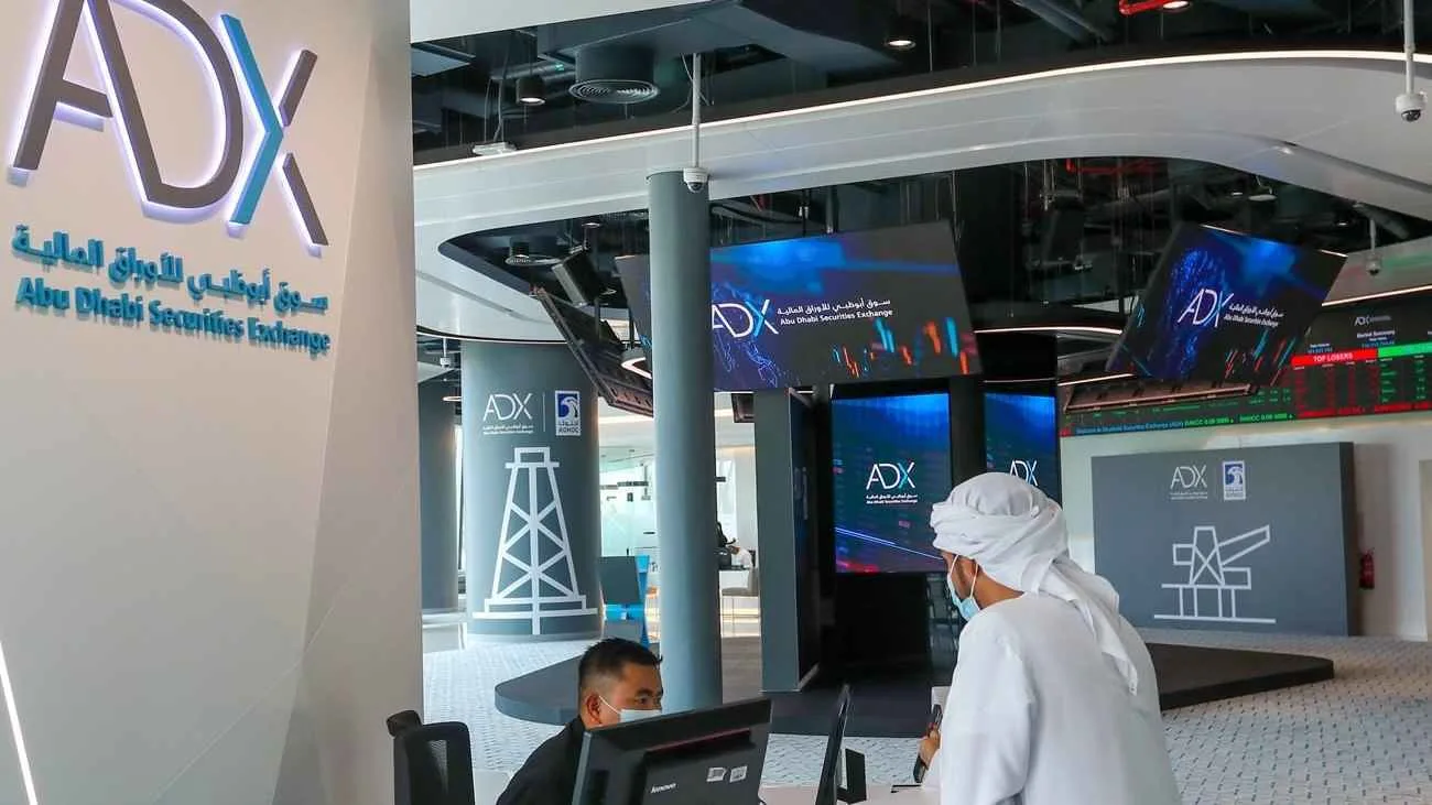 اختلاف أسواق الخليج مع انطلاق موسم إعلان النتائج والغموض بشأن الرسوم