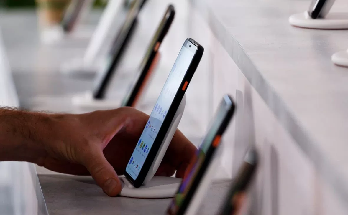 ارتباك في سوق الهواتف المحمولة بعد استئناف فرض الرسوم على الأجهزة المُفعلّة بشرائح محلية قبل تسجيلها. ارتباك في سوق الهواتف المحمولة بعد استئناف فرض الرسوم على الأجهزة المُفعلّة بشرائح محلية قبل تسجيلها.