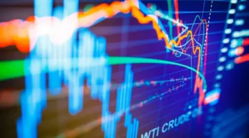 ارتفاع أسعار النفط بنسبة 2% عقب صفقة تجارية بين الولايات المتحدة وأوروبا وتحذير جديد من ترامب لبوتين.