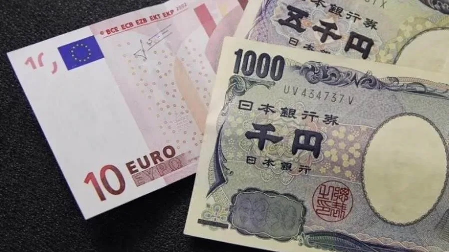 ارتفاع الين واليورو بفضل تقدم مفاوضات التجارة العالمية ارتفاع الين واليورو بفضل تقدم مفاوضات التجارة العالمية