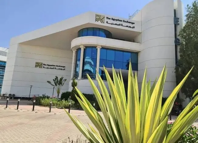 ارتفاع جماعي لمؤشرات السوق في منتصف تعاملات الثلاثاء.. وانخفاض واضح في أسهم القطاع الصناعي الخدمي