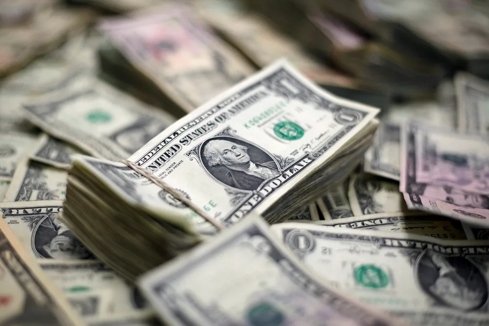 ارتفاع سعر الدولار إلى أعلى مستوى له منذ أكثر من أسبوعين مقابل الين. ارتفاع سعر الدولار إلى أعلى مستوى له منذ أكثر من أسبوعين مقابل الين.