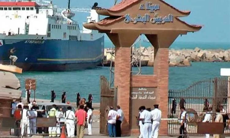 استئناف نشاط ميناء العريش البحري عقب تحسن الظروف الجوية