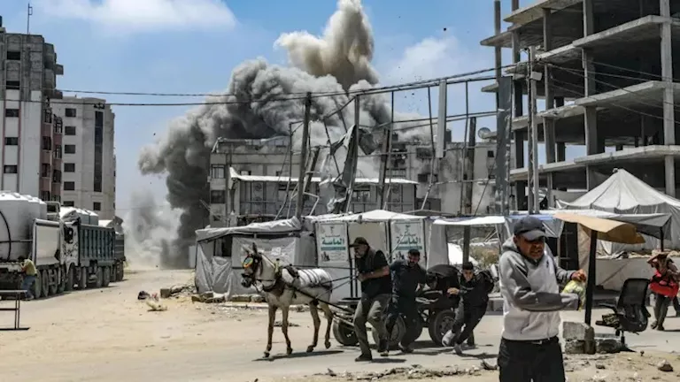 استشهاد 100 فلسطيني جراء الغارات الإسرائيلية على قطاع غزة استشهاد 100 فلسطيني جراء الغارات الإسرائيلية على قطاع غزة