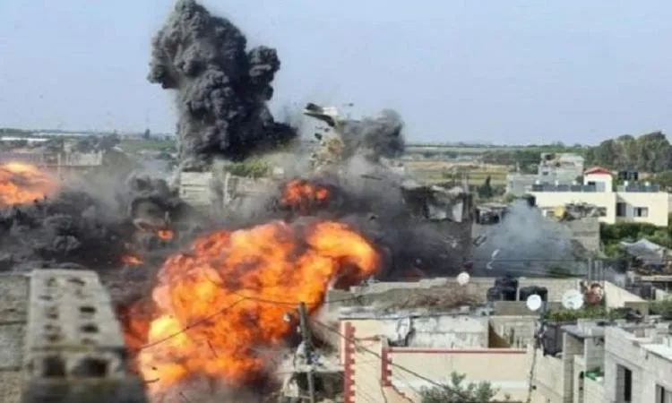 استشهاد 11 فلسطينيًا جراء قصفين للاحتلال على نازحين في جنوب قطاع غزة استشهاد 11 فلسطينيًا جراء قصفين للاحتلال على نازحين في جنوب قطاع غزة