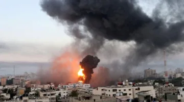 استشهاد سبعة فلسطينيين، من بينهم أطفال، جراء غارة إسرائيلية على خان يونس في جنوب غزة