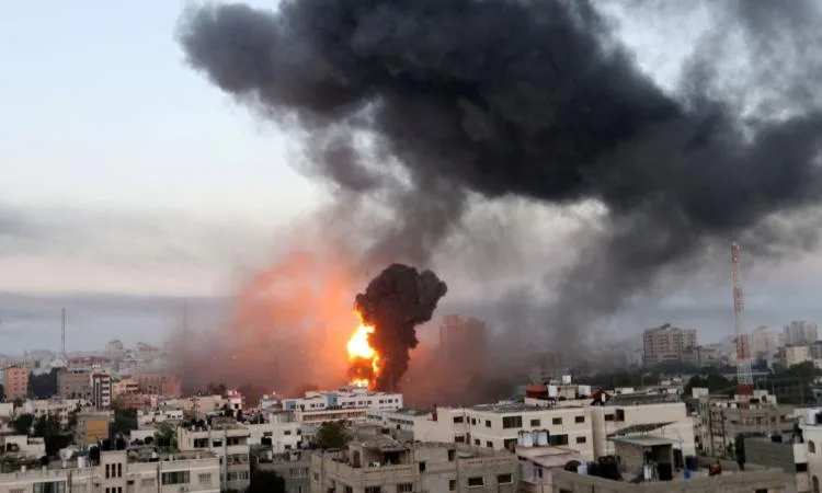 استشهاد سبعة فلسطينيين، من بينهم أطفال، جراء غارة إسرائيلية على خان يونس في جنوب غزة استشهاد سبعة فلسطينيين، من بينهم أطفال، جراء غارة إسرائيلية على خان يونس في جنوب غزة