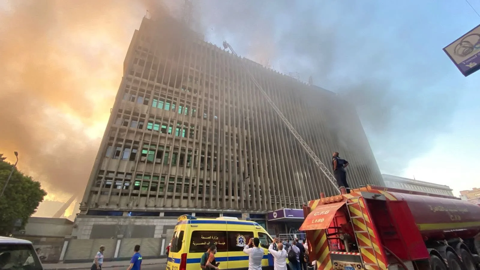 استعجال برلماني إثر حريق سنترال رمسيس.. حادث مأساوي هدد الأمن القومي وأوقف خدمات الدولة